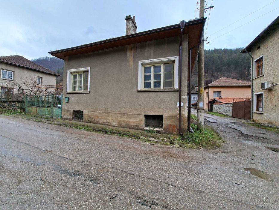 къща в село Лопян