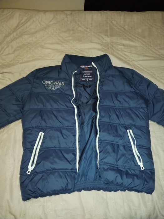 Продавам мъжко яке jack and jones