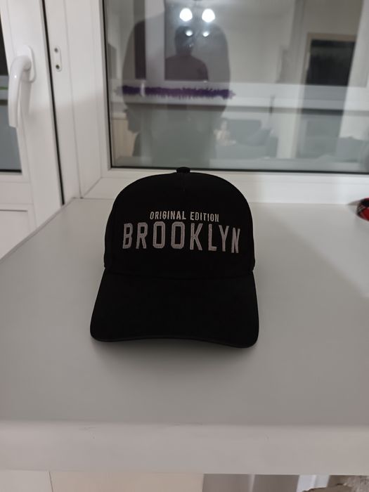 Продам.       кепки