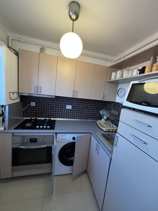Particular inchiriez apartament 3 camere / duplex