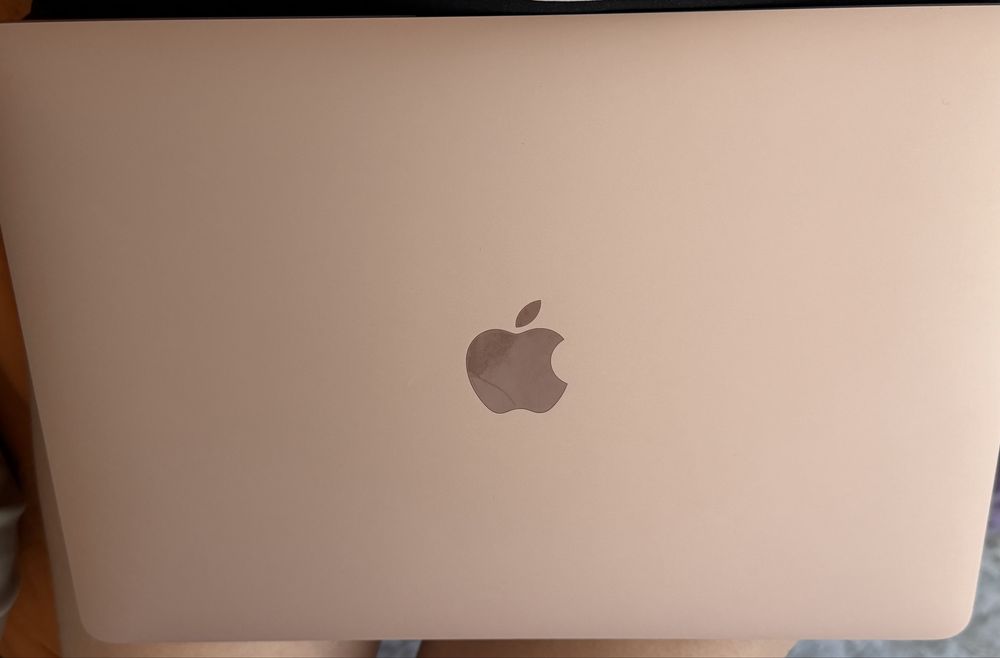 MacBook Air (M1, 2020 г.) Злотен 256gb