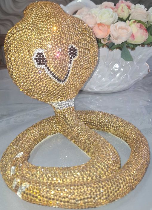 Продаётся  статуэтка кобра