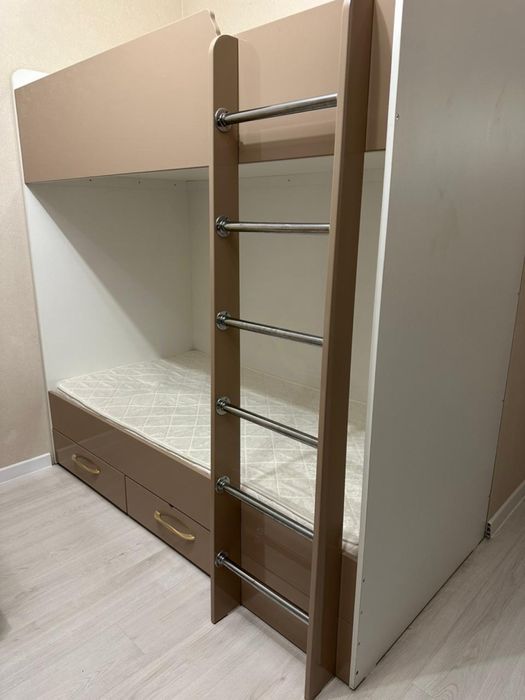 Двухярусная кровать