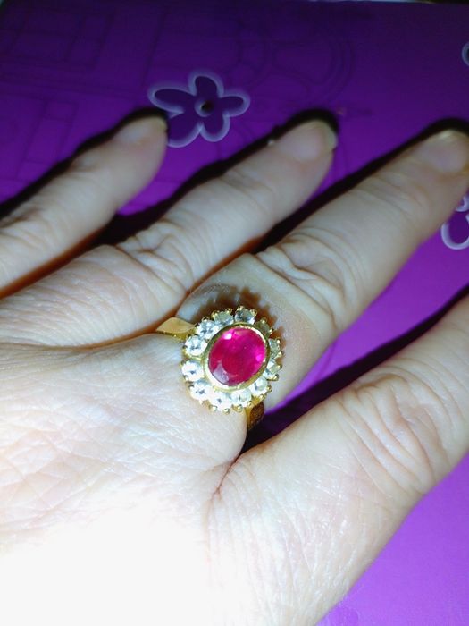 VÂND INEL AUR 18 k ! INELUL ARE 6 grame ,este cu RUBIN și ZIRCONIU
