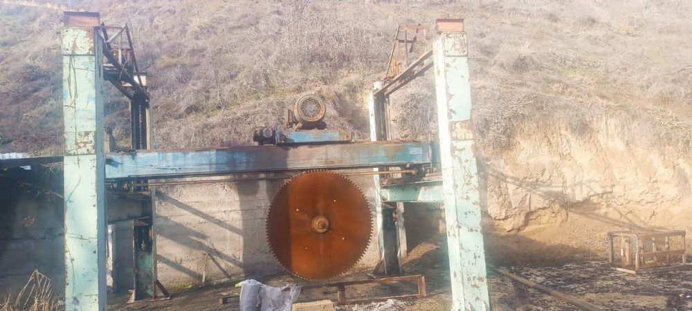 Станок распиловочный по камню