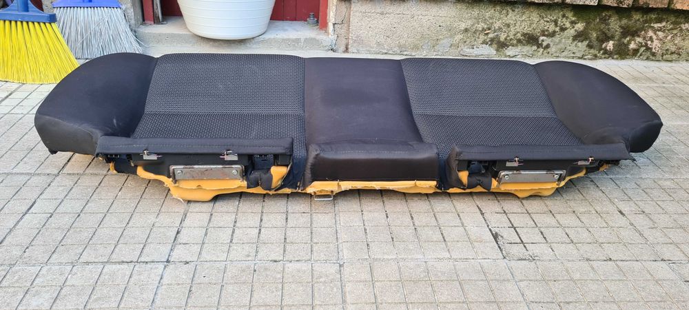 задна долна седалка Subaru B13