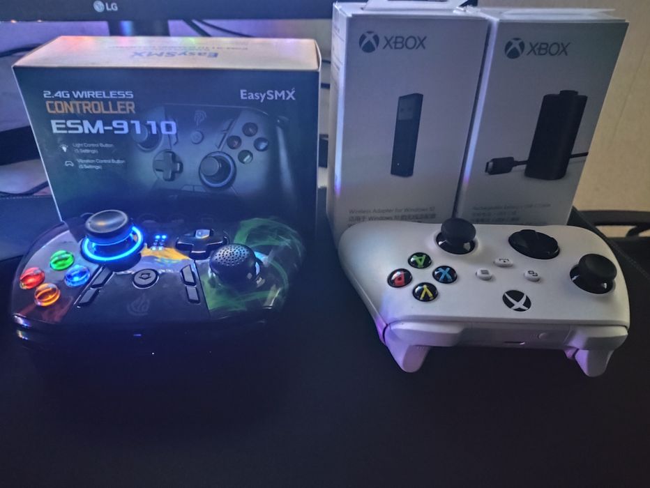 продам геймпад 2 шт, аккумулятор и свисток Xbox