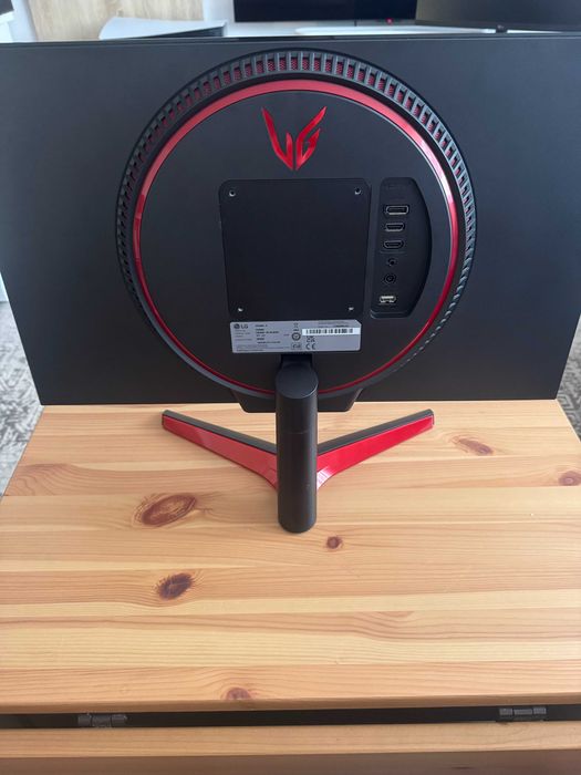 Monitoare Gaming LED IPS LG UltraGear 23.8'', 144Hz, 1ms - IMPECABILE