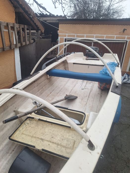 Barca  Lotus motor peridoc