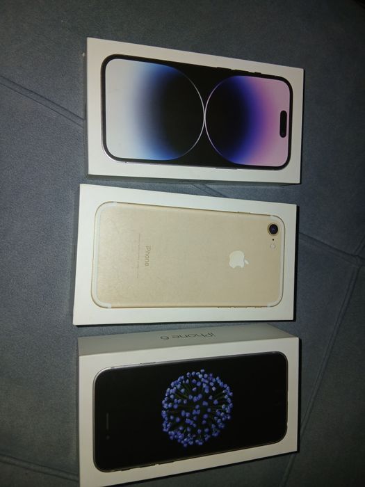 3 коробки от айфонов