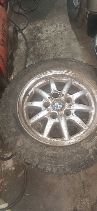 Продам 2 колеса с дисками