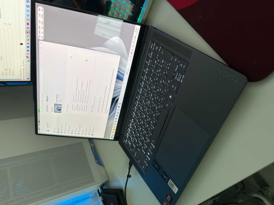 Лаптоп Лаптоп Lenovo Yoga Pro 7 14ASP9 AMD Ryzen AI 9 365, 32 GB, 1 TB