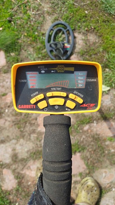 Продам металлоискатель GARRETT ACE 250