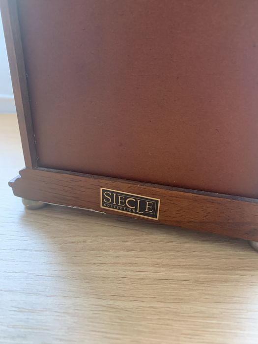 Старинен стенен часовник с термометър