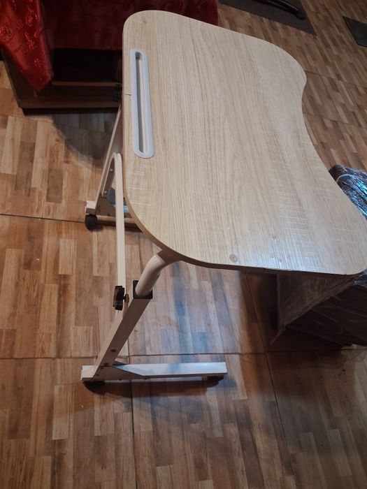 Masuta pe role  sau fixa Elemente mobilier