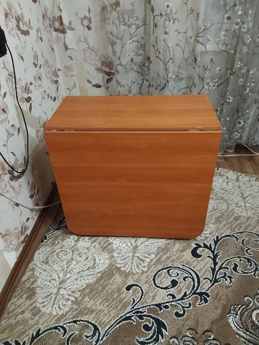 Продам стол книжка