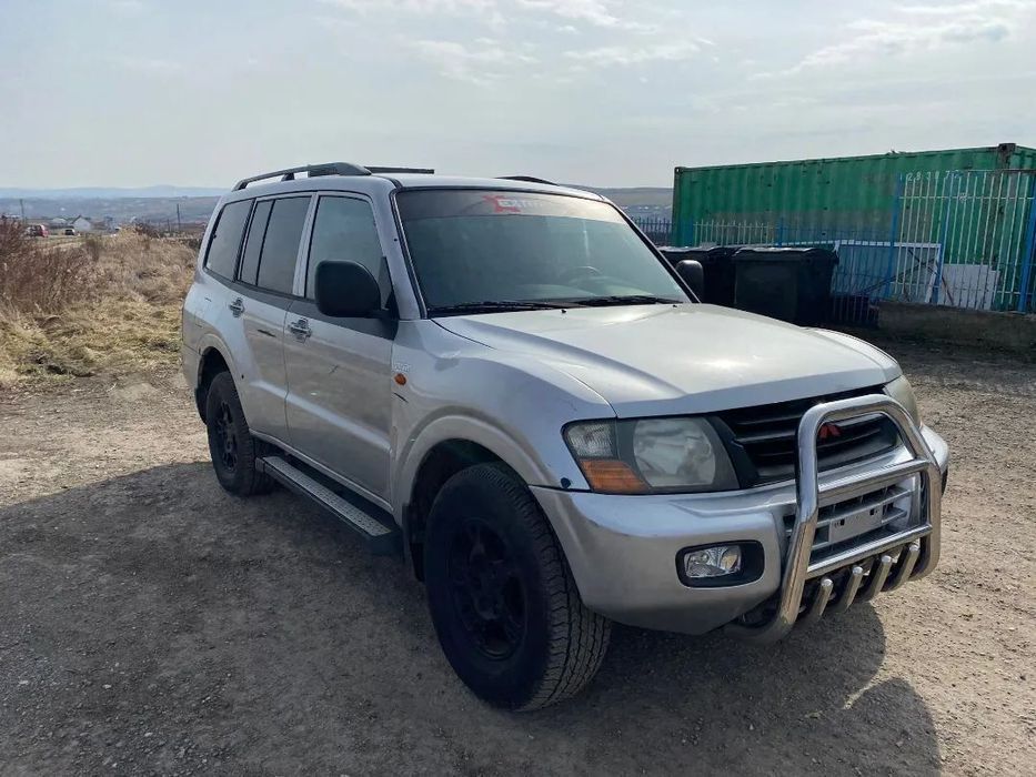 Dezmembrez Mitsubishi Pajero