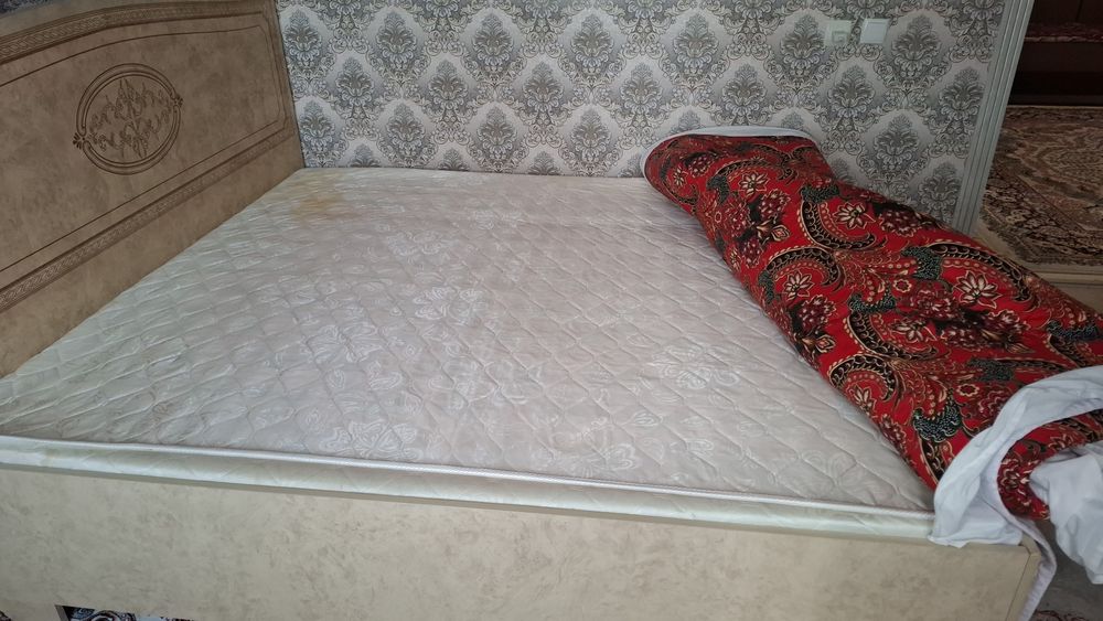 Продам спальный гарнитура