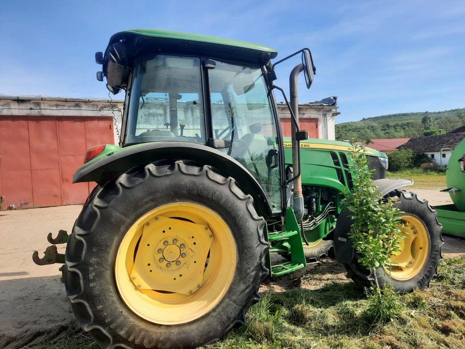 Tractor John Deere 5100M