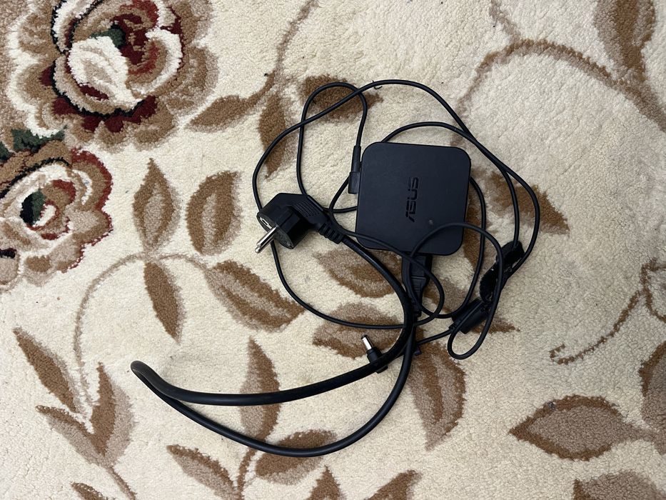 Монитор ASUS в хорошем состоянии