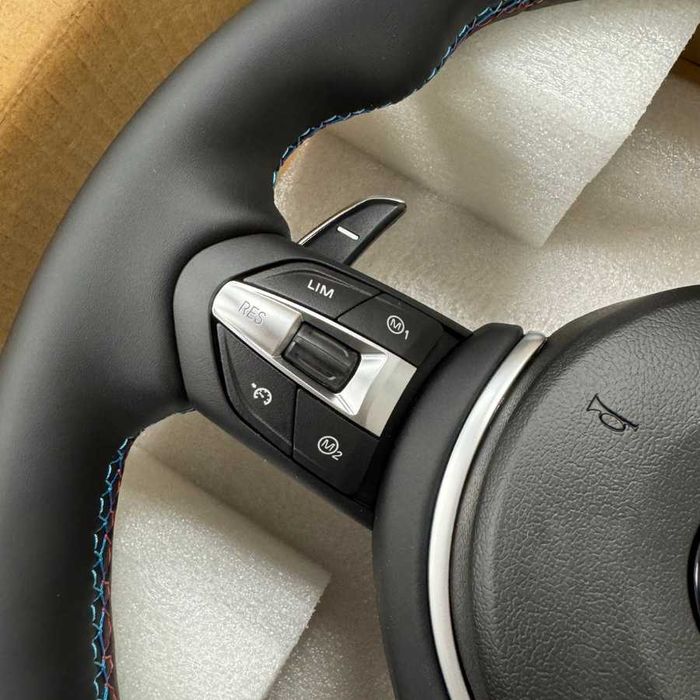 BMW Спортен Волан M с Цветни Конци–E90/ E91/ E92/ E70/ E71/ Е87/ E84