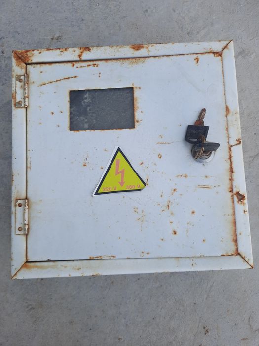 Продаётся щит для электричества.