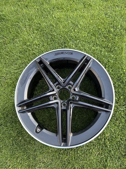 Janta aliaj Mercedes-AMG 5-twin-spoke 5x112 9 J x 19 ET 52 CLA X118, C118