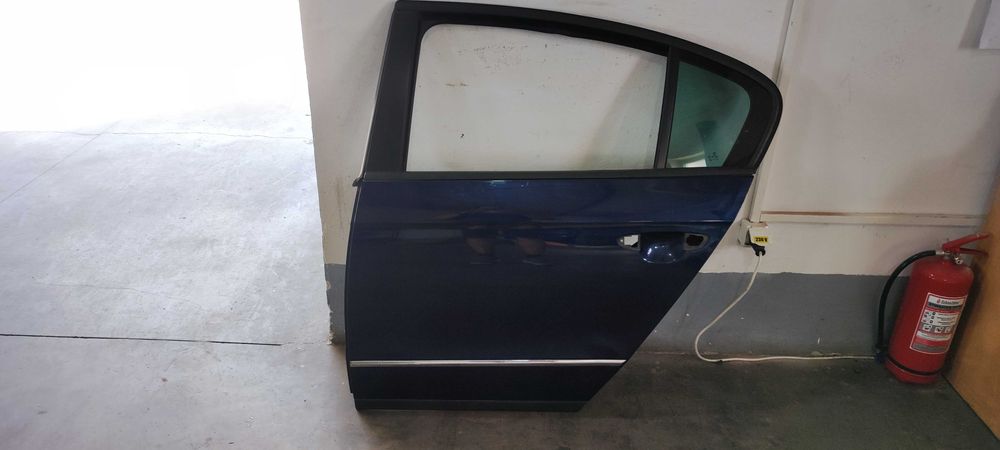 Usa stanga spate volkswagen vw passat b6 sedan cod culoare LD5Q