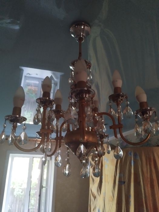 Продам люстру в хорошем состоянии