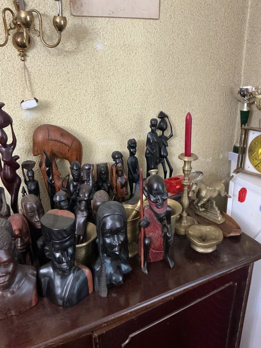 Statuete  și măști africane