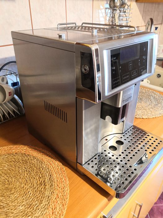 Expresor delonghi magnifica 6700