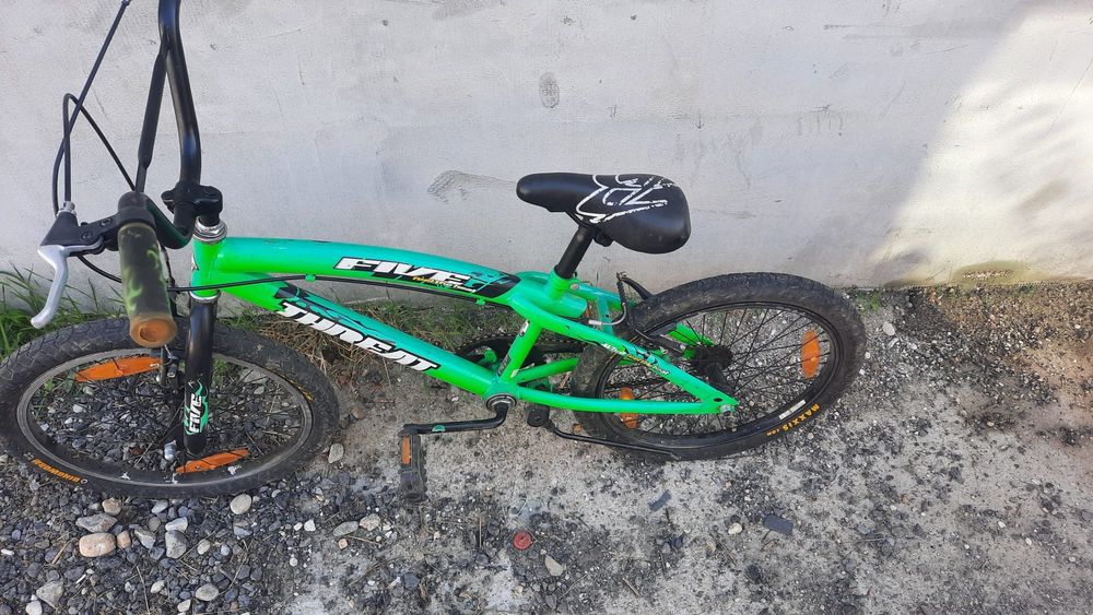 Bicicleta Bmx Avigo 20" pentru copii 7-12 ani.