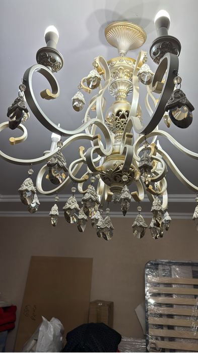 Срочно продам люстры