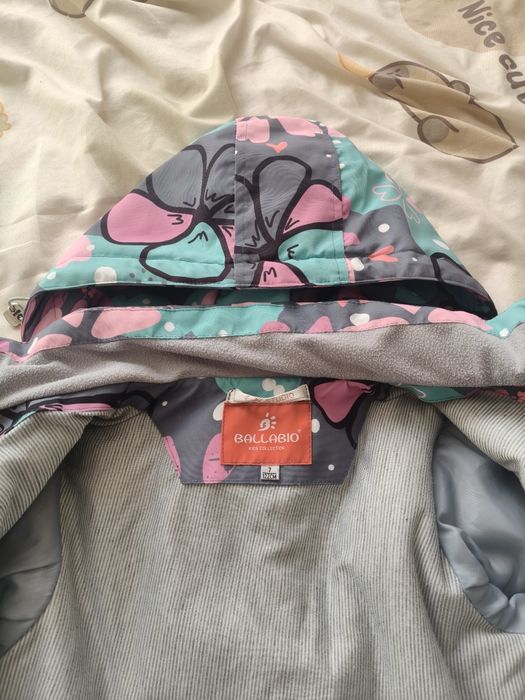 Продам куртку на девочку