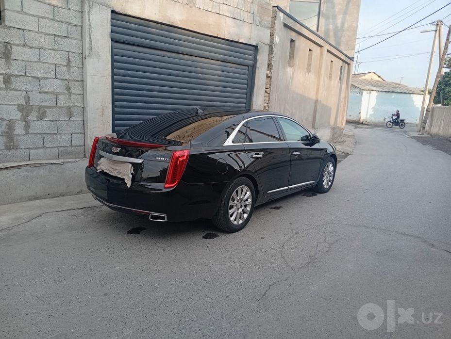 Cadillac srochno sotiladi