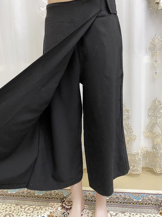 Yubka bryuk, oldida yubka korinadi orqasidan bryuk