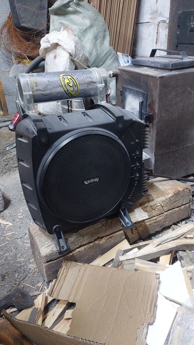 Продам усилитель саббуфер INFINITY