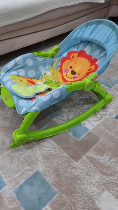 Бебешки шезлонг с ръчно люлеене