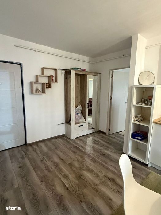 Apartament de 3 camere, etaj 2, confort și accesibilitate