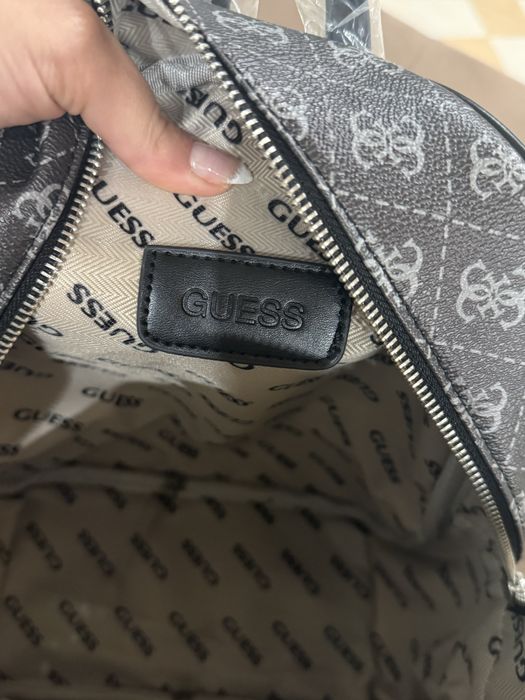 Дамска раница Guess