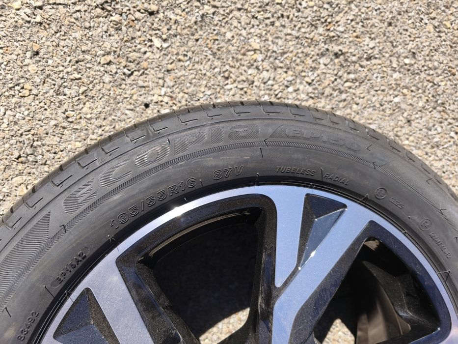 16" оригинални алуминиеви джанти за Toyota Yaris.