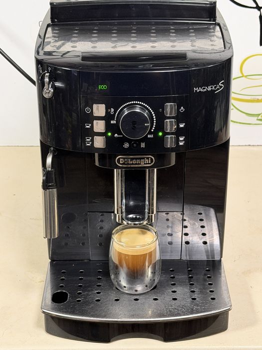 Кафемашина кафе автомат delonghi magnifica S с гаранция