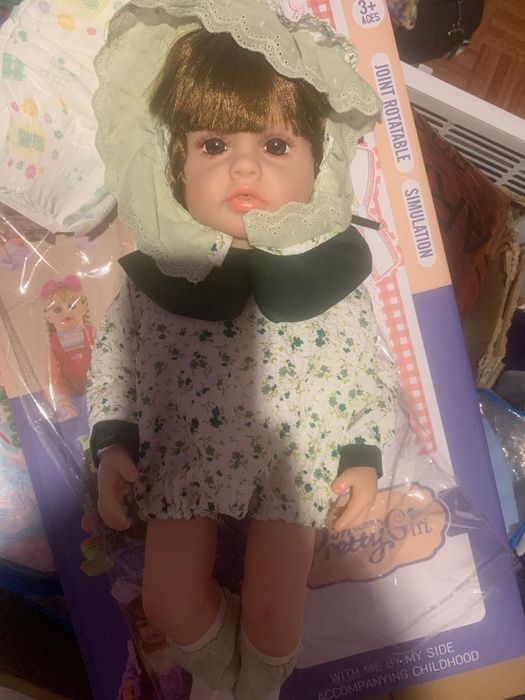 кукла в подарочной коробке