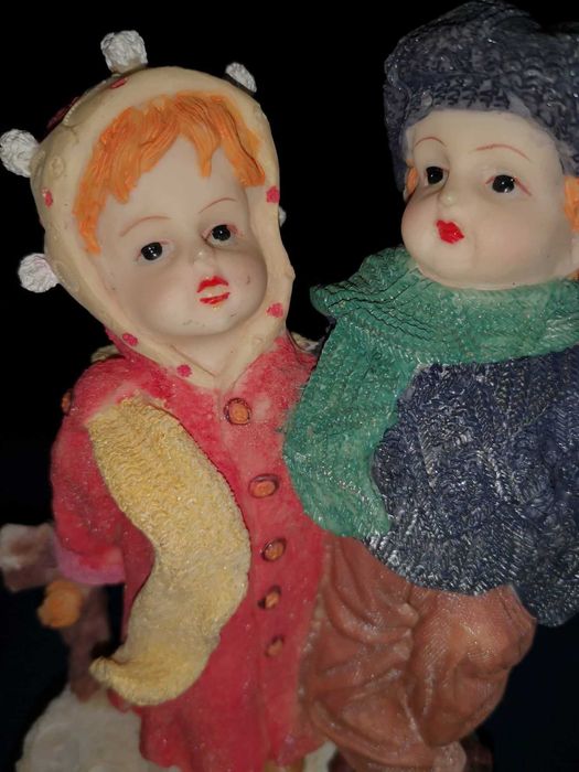 фигурка момче и момиче