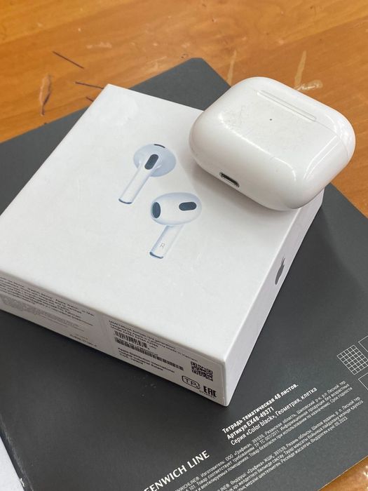 Наушники AirPods