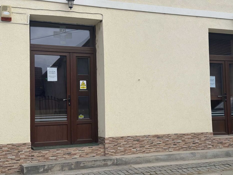 Inchiriez spatiu comercial