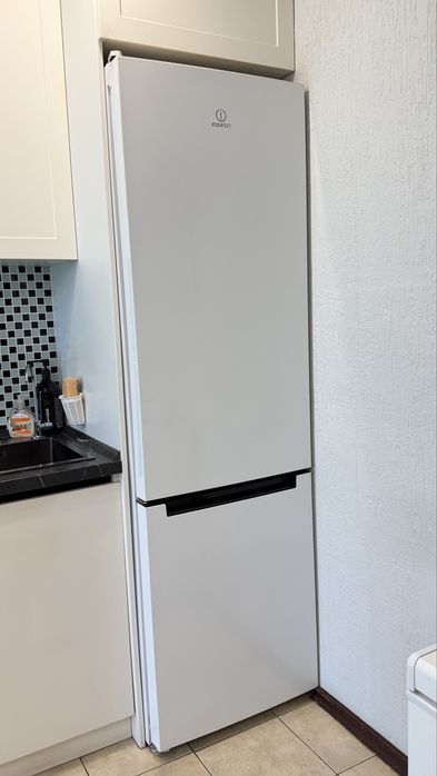 Продам холодильник Indesit