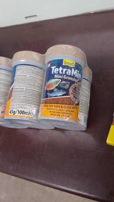 Hrana pentru pești in acvariu