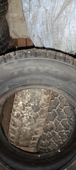 Продавам четири зимни гуми TOYO 215/70/15