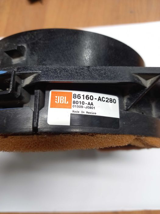 Динамики  Toyota JBL